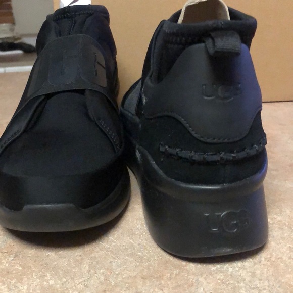 Ugg - Picture 2 of 3